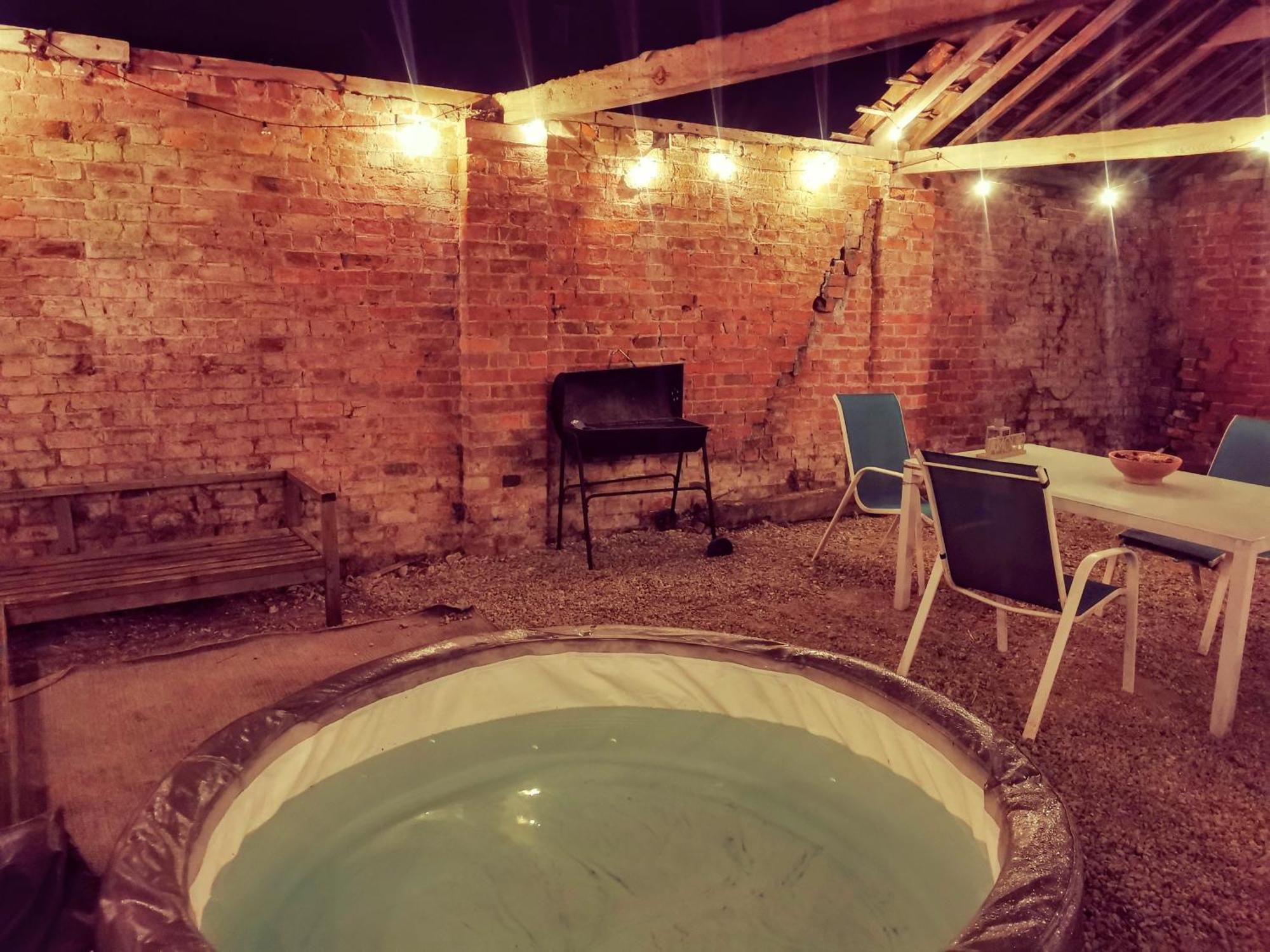 Lincoln Big Green Dome, Hot Tub, Projector, Firepit Washingborough Buitenkant foto